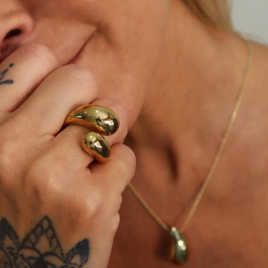 Betty Teardrop Ring