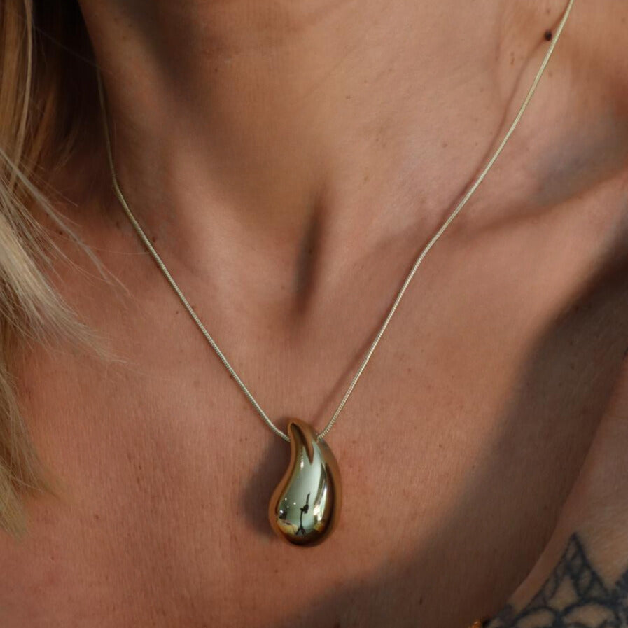 Betty Teardrop Necklace